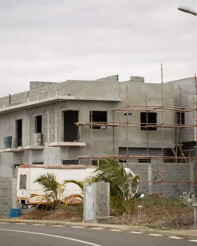 Metal scaffolding for the construction of the Villa.